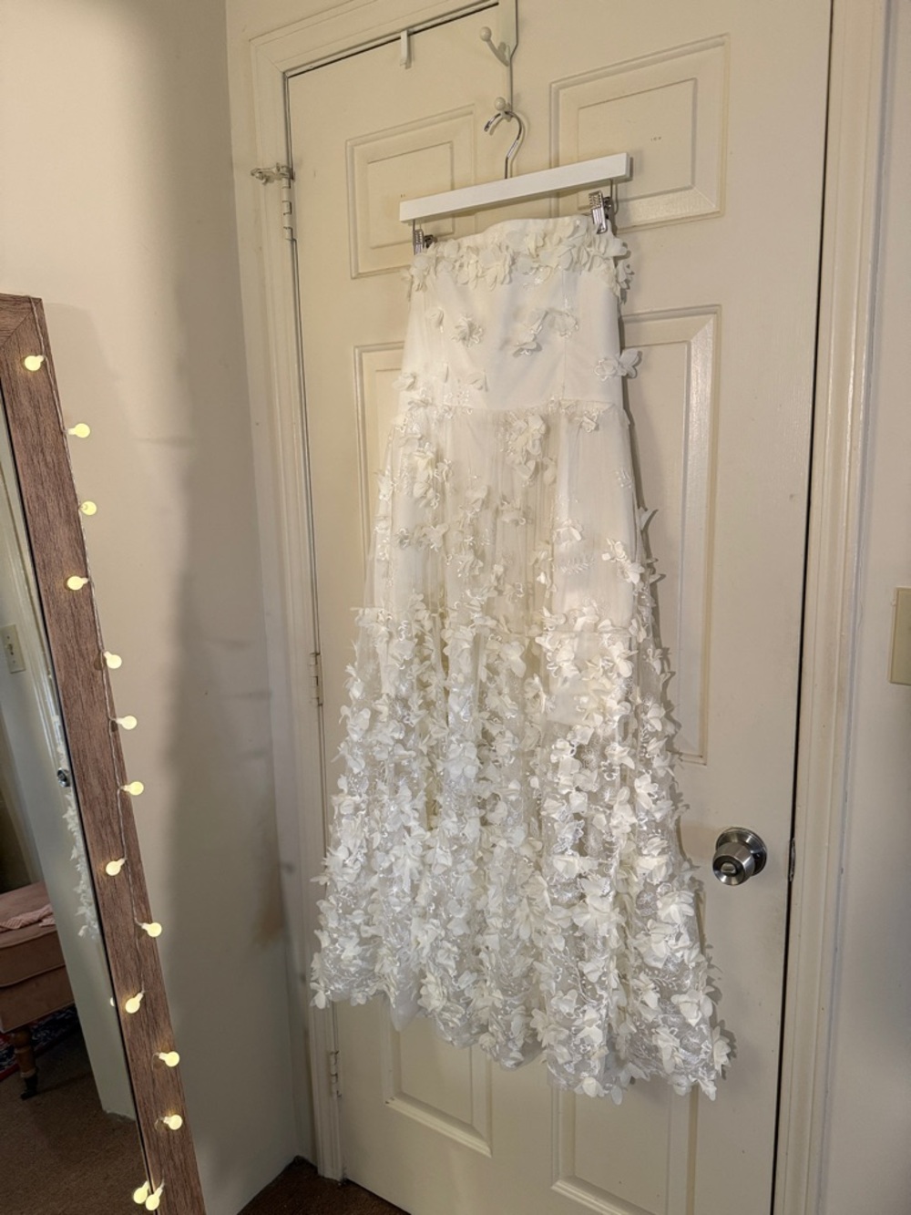 Helsi
Audrey Square-Neck Floral Appliqué Sheer Midi Dress Anthropologie BHLDN - Picture 6 of 13